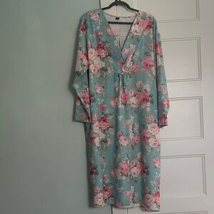 NWOT XXL Floral V-Neck Long Sleeved Lounge Dress With Pockets